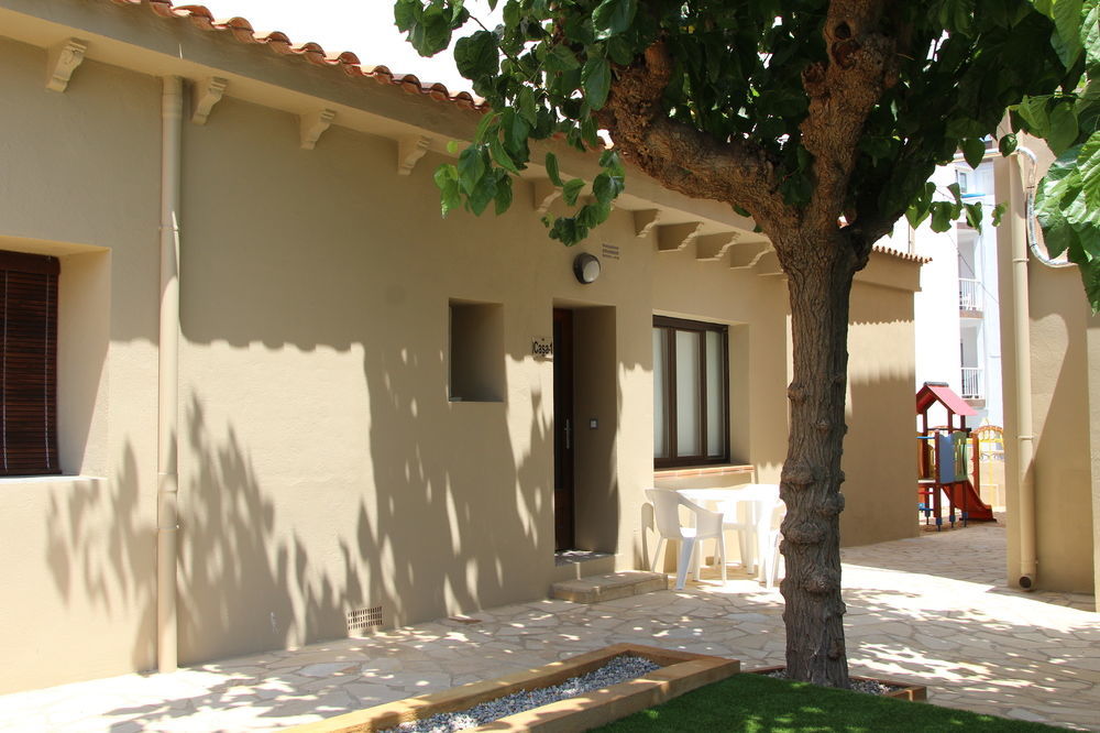 Rvapartaments Provenzal L'Escala Exterior photo